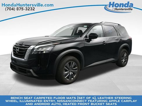 Used 2025 Nissan Pathfinder SV FWD image 3