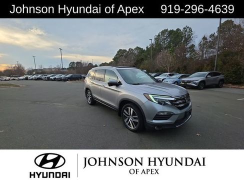 Used 2017 Honda Pilot Touring image 11