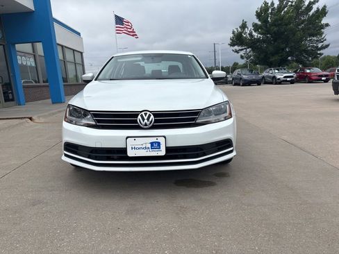 Used 2017 Volkswagen Jetta S FWD image 2