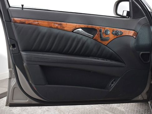 Used 2004 Mercedes-Benz E 500 Sedan image 9