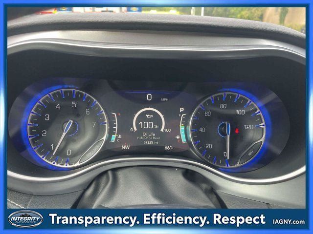 Used 2025 Chrysler Pacifica Limited FWD image 26