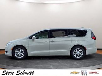 Used 2020 Chrysler Pacifica Touring w/ Tire & Wheel Group FWD video 2