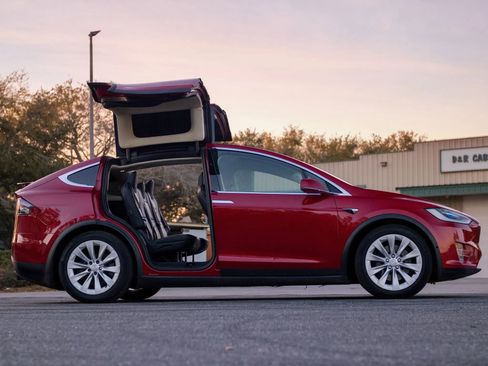 Used 2017 Tesla Model X 75D image 12
