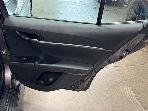 Used 2019 Toyota Camry SE w/ Carpet Mat Package FWD image 19