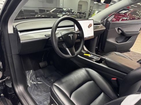 Used 2021 Tesla Model Y Long Range AWD/4WD image 36