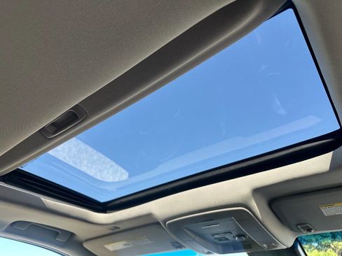 Used 2018 Chevrolet Suburban LT AWD/4WD image 29