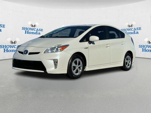 Used 2015 Toyota Prius Four image 2