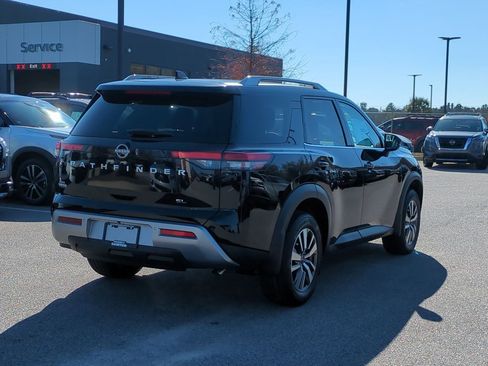New 2025 Nissan Pathfinder SL image 4