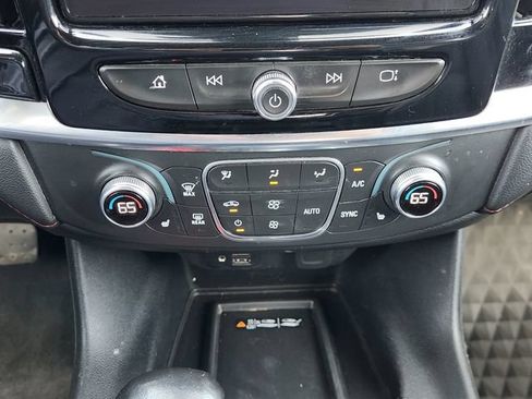 Used 2022 Chevrolet Traverse RS FWD image 20