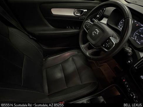 Used 2019 Volvo XC40 T4 Momentum FWD image 32