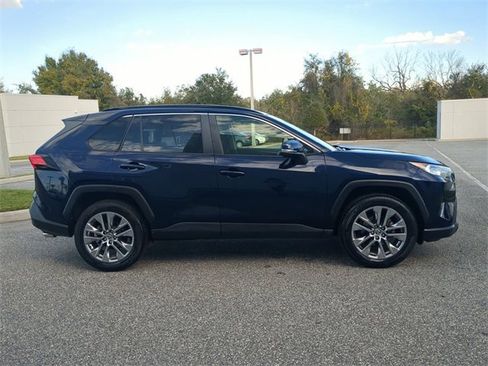 Used 2019 Toyota RAV4 XLE Premium image 3