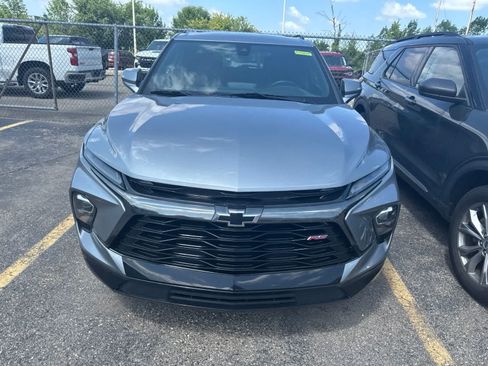 Used 2024 Chevrolet Blazer RS w/ Enhanced Convenience Package FWD image 3