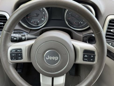 Used 2012 Jeep Grand Cherokee Laredo image 14