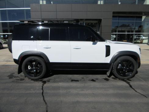 Used 2023 Land Rover Defender 110 X-Dynamic SE AWD/4WD image 11