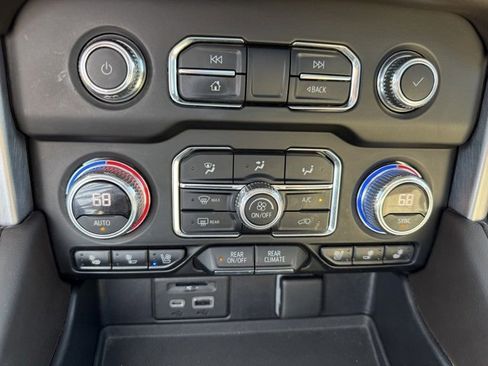 Used 2021 GMC Yukon SLT w/ SLT Luxury Package image 30