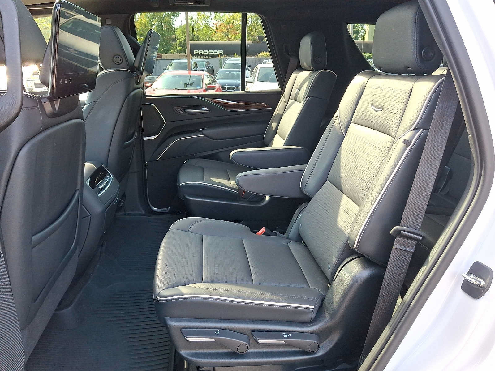 Used 2023 Cadillac Escalade Premium Luxury w/ LPO, Floor Liner Package AWD/4WD image 8