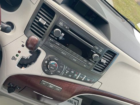 Used 2013 Toyota Sienna Limited image 9