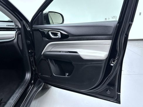 Used 2022 Jeep Compass Limited image 16