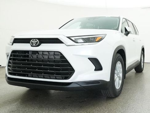 New 2026 Toyota Grand Highlander XLE image 16