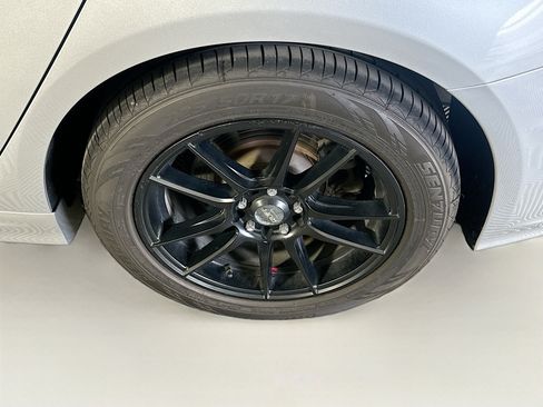 Used 2019 Ford Fusion SE FWD image 11