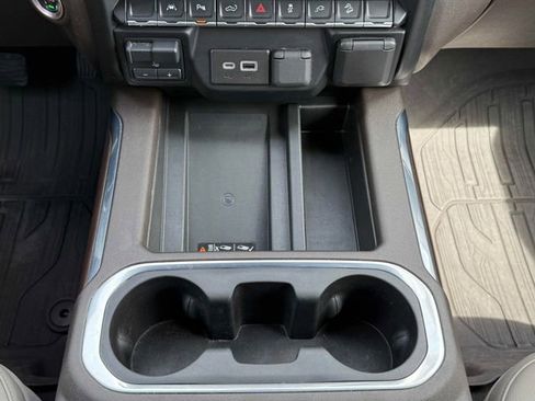 Used 2022 GMC Sierra 1500 SLT w/ SLT Premium Plus Package AWD/4WD image 4