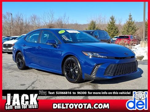 Certified 2025 Toyota Camry SE image 1