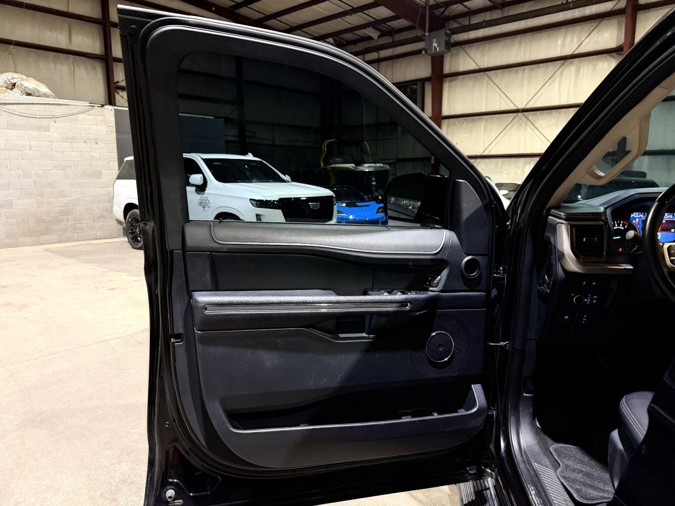 Used 2024 Ford Expedition XLT RWD image 11