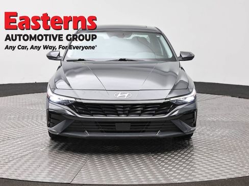 Used 2024 Hyundai Elantra SEL w/ Convenience Package FWD image 2