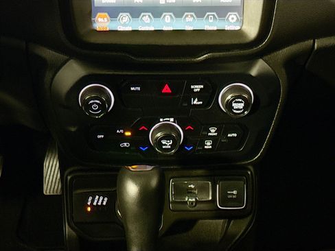 Used 2022 Jeep Renegade Limited w/ Sun, Sound & Wheels Group AWD/4WD image 27