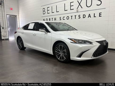 Used 2025 Lexus ES 300h w/ Premium Package FWD image 2