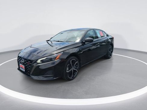 Used 2024 Nissan Altima 2.5 SR AWD/4WD image 10