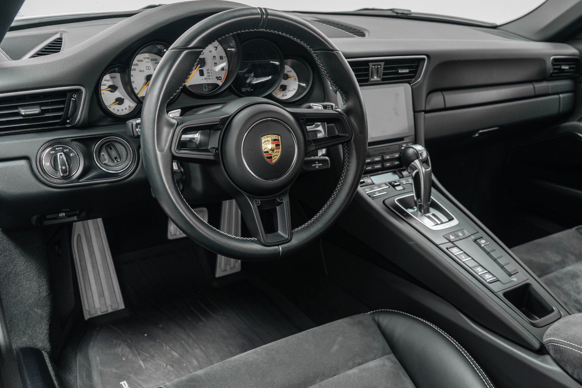 Used 2018 Porsche 911 GT3 RWD image 13