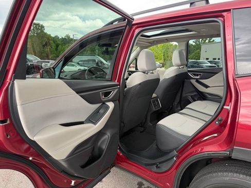 Used 2023 Subaru Forester Premium AWD/4WD image 17
