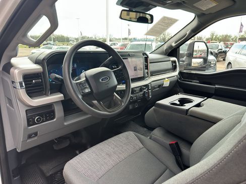 Used 2025 Ford F250 XLT w/ Black Appearance Package AWD/4WD image 13