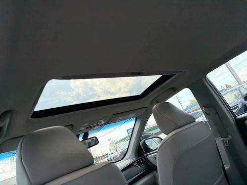 Used 2015 Toyota Camry XLE w/ Moonroof Package image 24