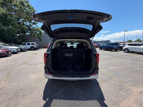 Used 2026 Kia Carnival FWD image 32