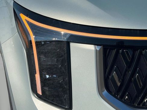New 2026 Kia Carnival EX FWD image 37