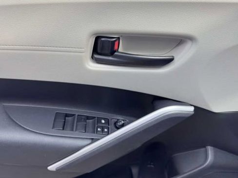 Used 2023 Toyota Corolla Cross L image 19