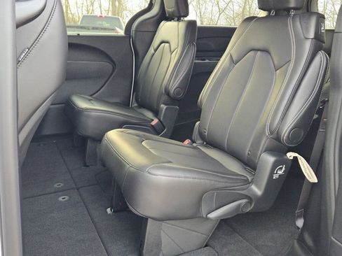 New 2025 Chrysler Voyager LX image 17
