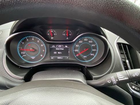 Used 2017 Chevrolet Cruze LT image 22