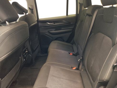 Used 2024 Jeep Grand Cherokee Laredo RWD image 18