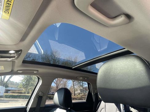 Used 2023 Kia Sorento SX image 17