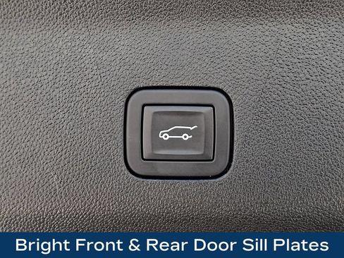 Used 2024 Chevrolet Suburban Z71 w/ Z71 Off-Road Package AWD/4WD image 32