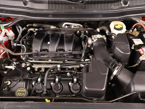 Used 2018 Ford Explorer XLT w/ Equipment Group 202A image 21