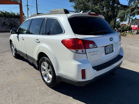 Used 2014 Subaru Outback 2.5i Limited w/ Moonroof Package image 3