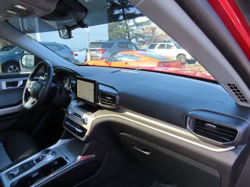 Used 2024 Ford Explorer XLT w/ Equipment Group 202A image 14