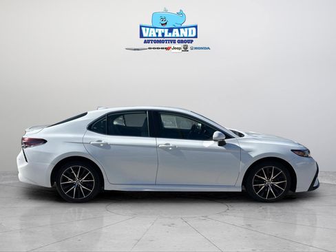 Used 2023 Toyota Camry SE image 6