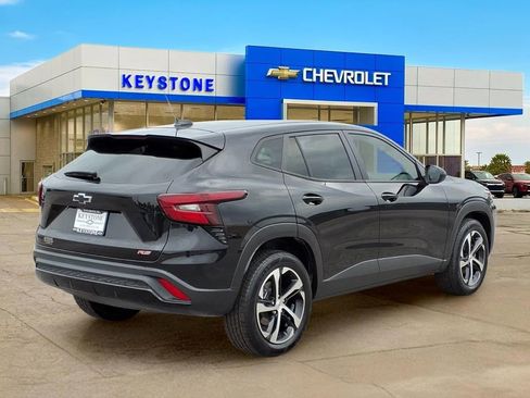 Used 2025 Chevrolet Trax RS w/ Sunroof Package FWD image 7
