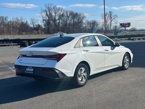 Used 2025 Hyundai Elantra SE image 8