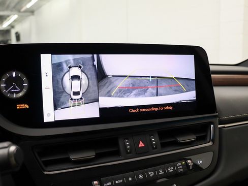 Used 2024 Lexus ES 300h w/ Luxury Package FWD image 30